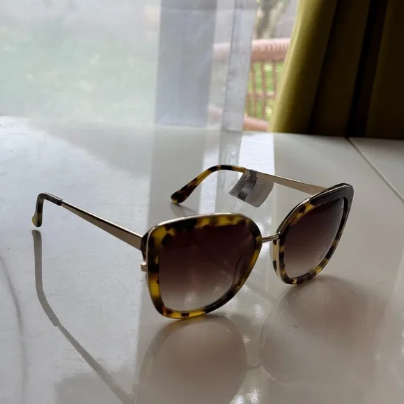 Chico's Brown Oversized Sunglasses with Tortoiseshell Pattern - Picture 2 of 16